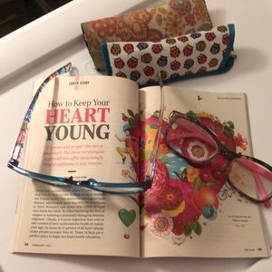 4 prs of Ladies Reading Glasses, 2 pr w/ cases